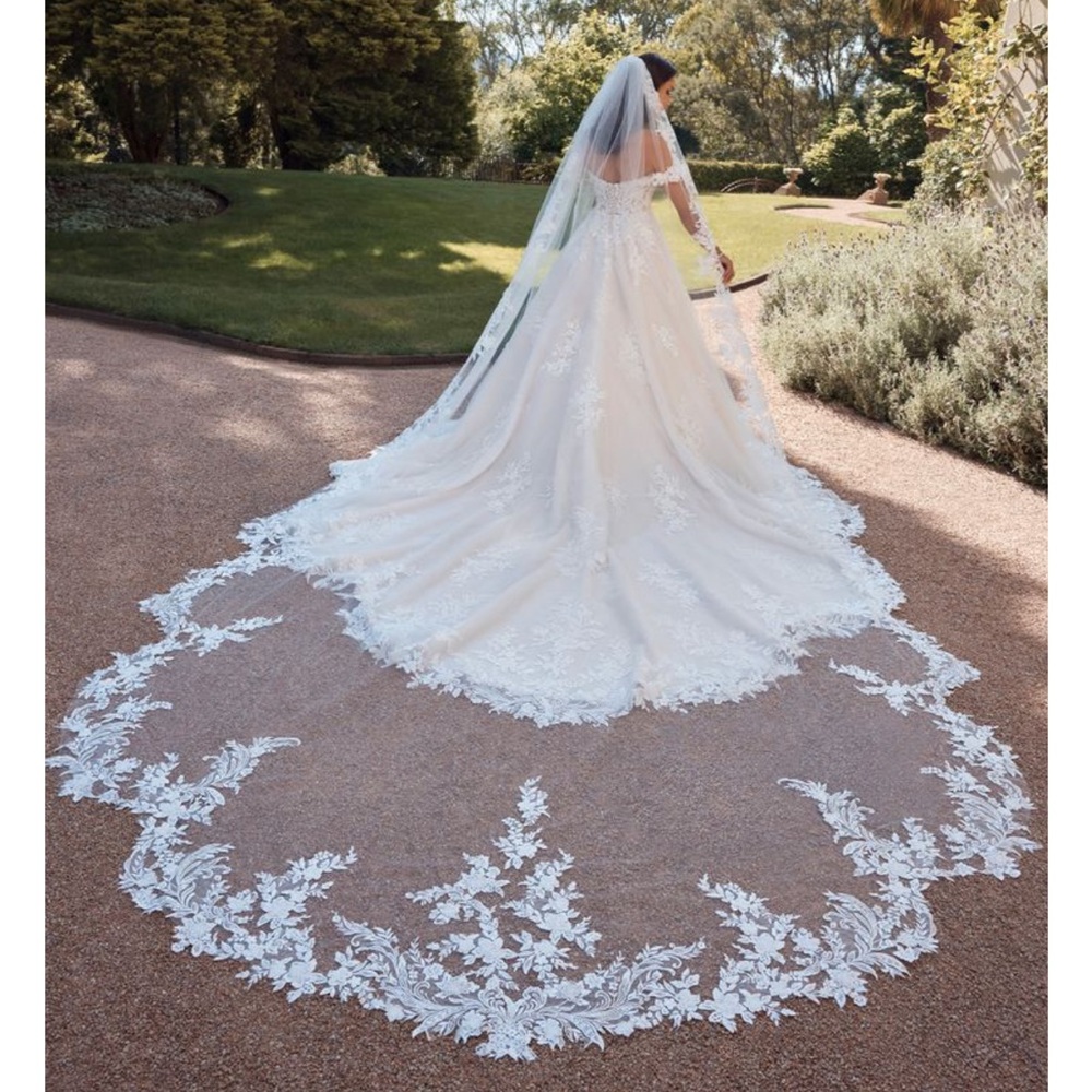 Sophia Tolli ST625VEIL